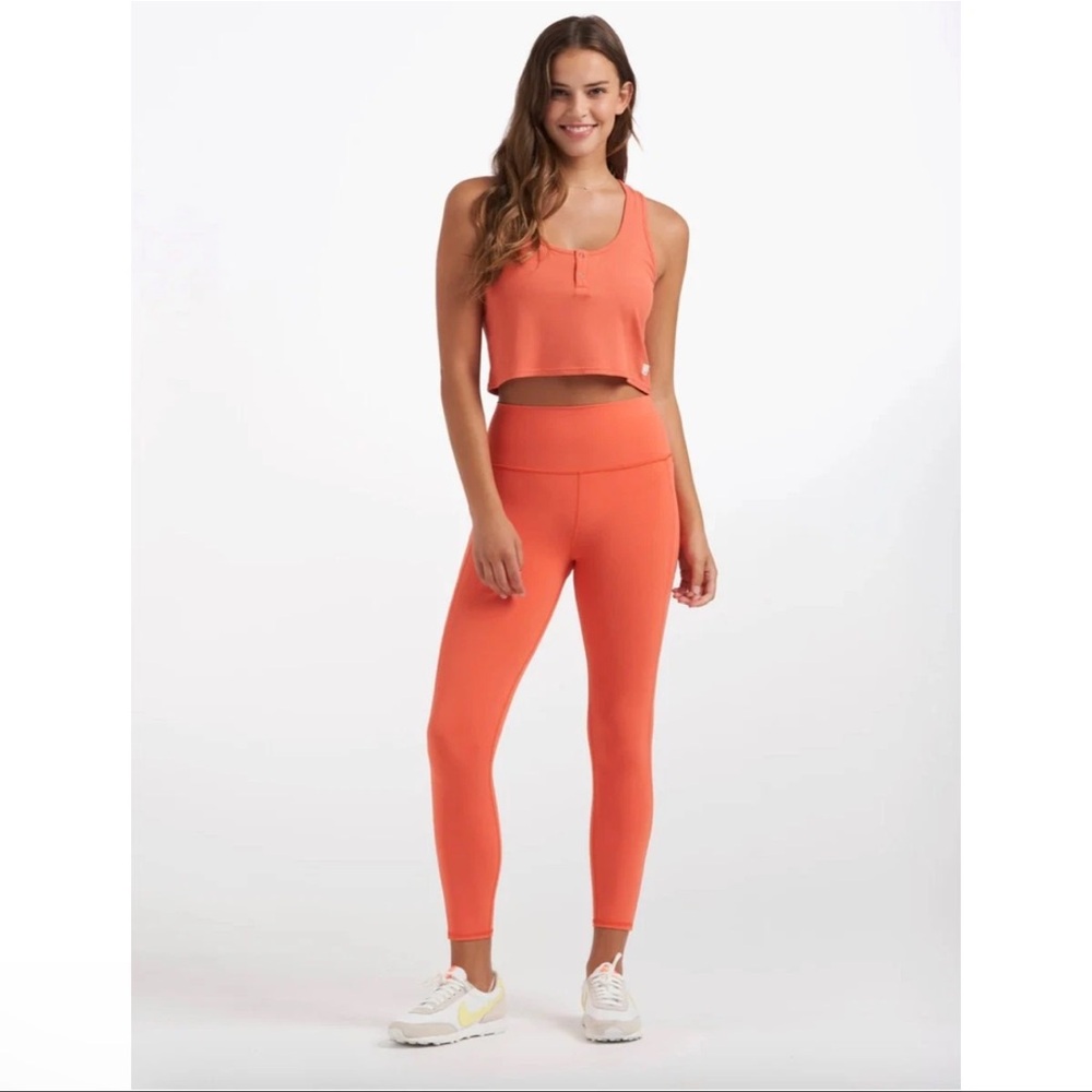 NWT Vuori Women's Pull‎ On Leggings Grapefruit Sz Large VW446